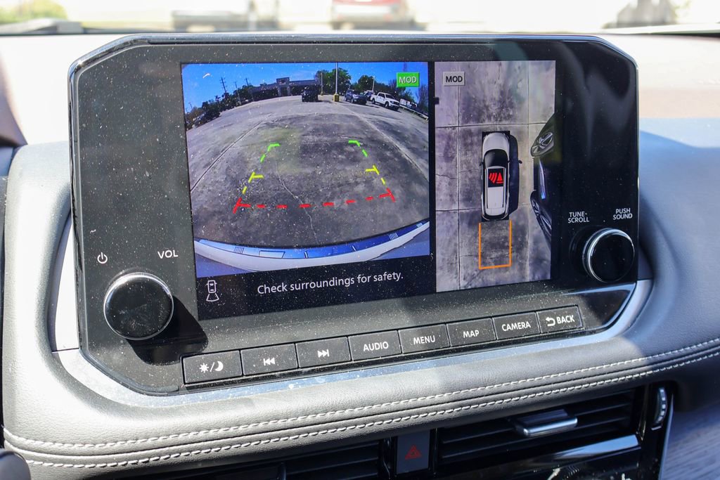 Used 2023 Nissan Rogue Platinum image 4