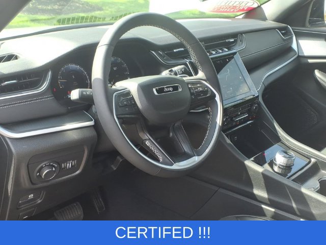 Used 2025 Jeep Grand Cherokee Altitude AWD/4WD image 7