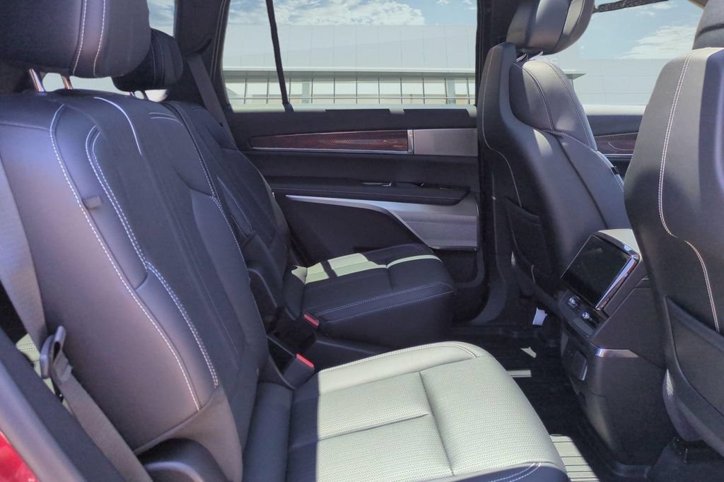 Certified 2026 Cadillac Vistiq Sport w/ LPO, Floor Liner Package AWD/4WD image 29