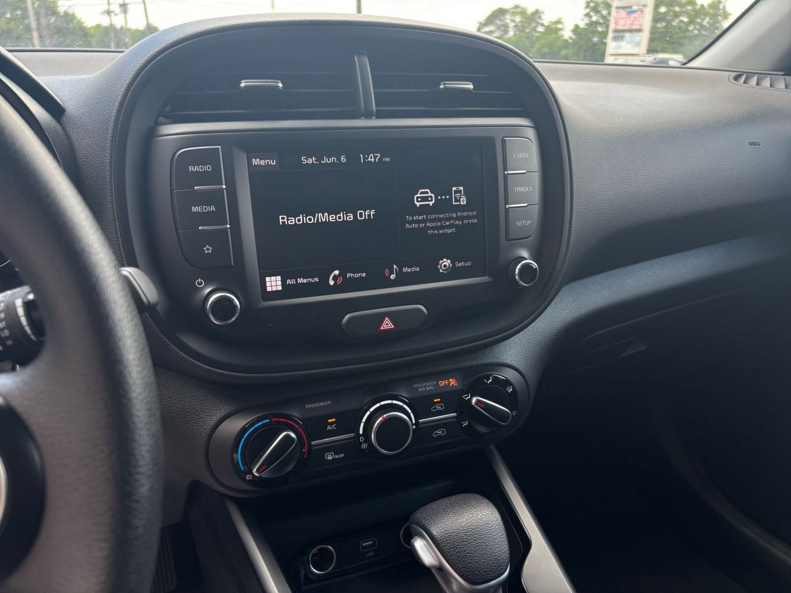 Used 2025 Kia Soul LX w/ LX Technology Package FWD image 20