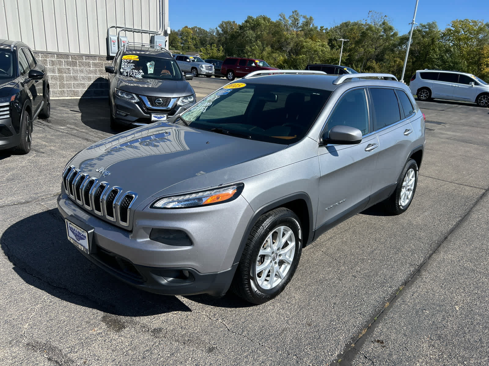 Used 2015 Jeep Cherokee Latitude w/ Cold Weather Group FWD image 7