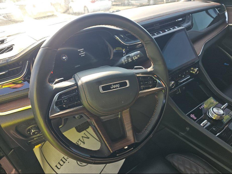 Used 2023 Jeep Grand Cherokee Summit w/ High Altitude Package AWD/4WD image 8