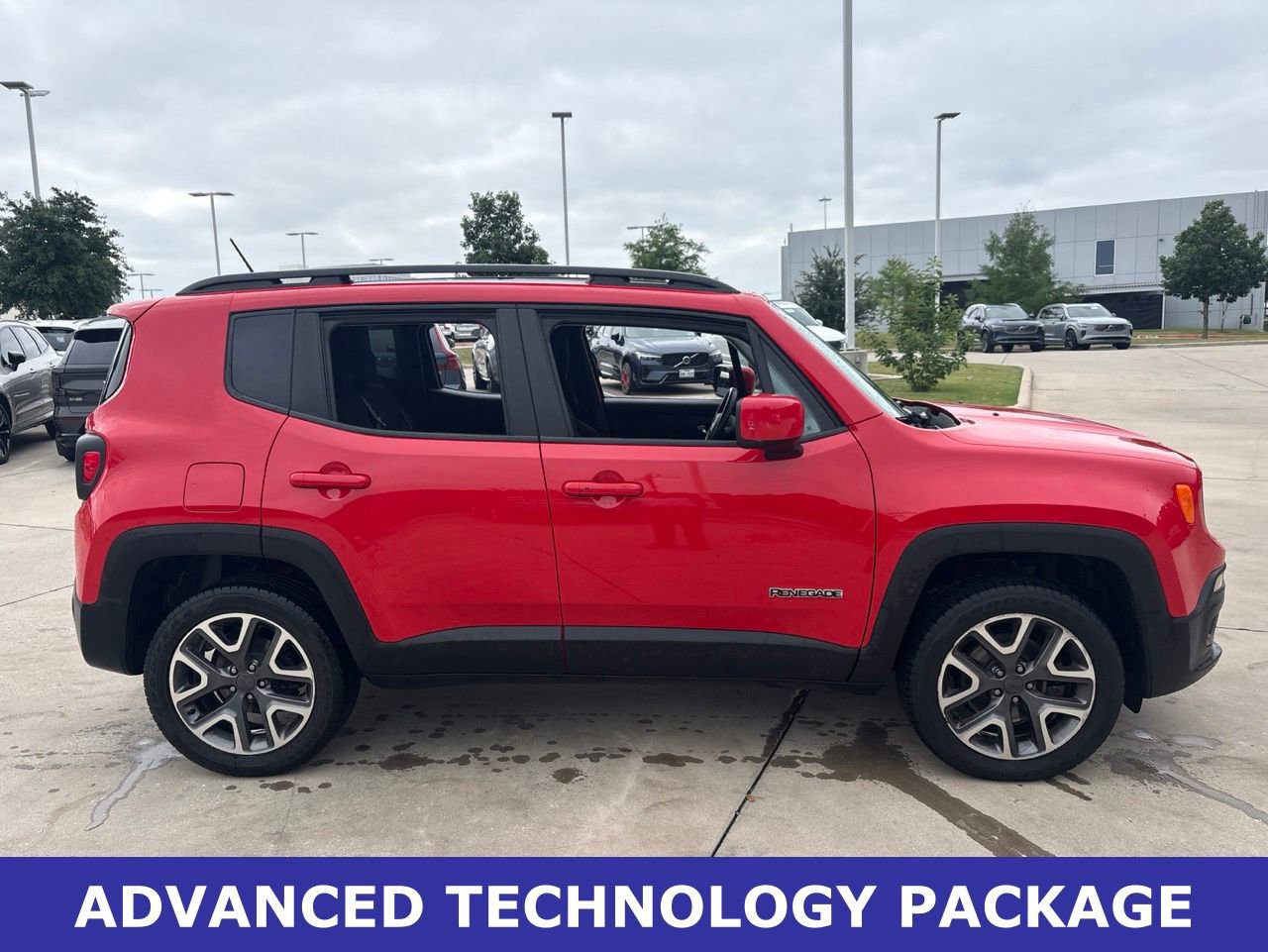 Used 2016 Jeep Renegade Latitude w/ Advanced Technology Group AWD/4WD image 4