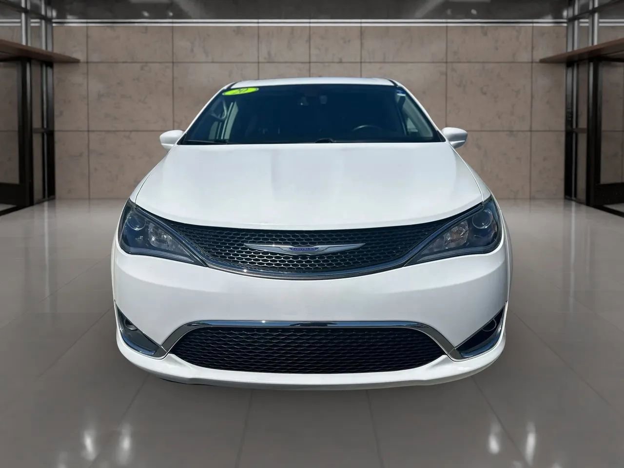 Used 2020 Chrysler Pacifica Touring-L FWD image 2
