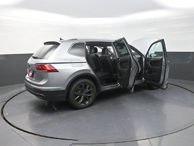 Used 2023 Volkswagen Tiguan SE FWD image 45