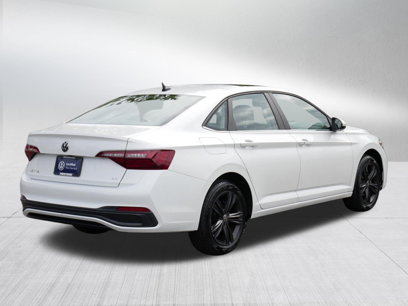 Certified 2023 Volkswagen Jetta SE w/ Panoramic Sunroof Package FWD image 7