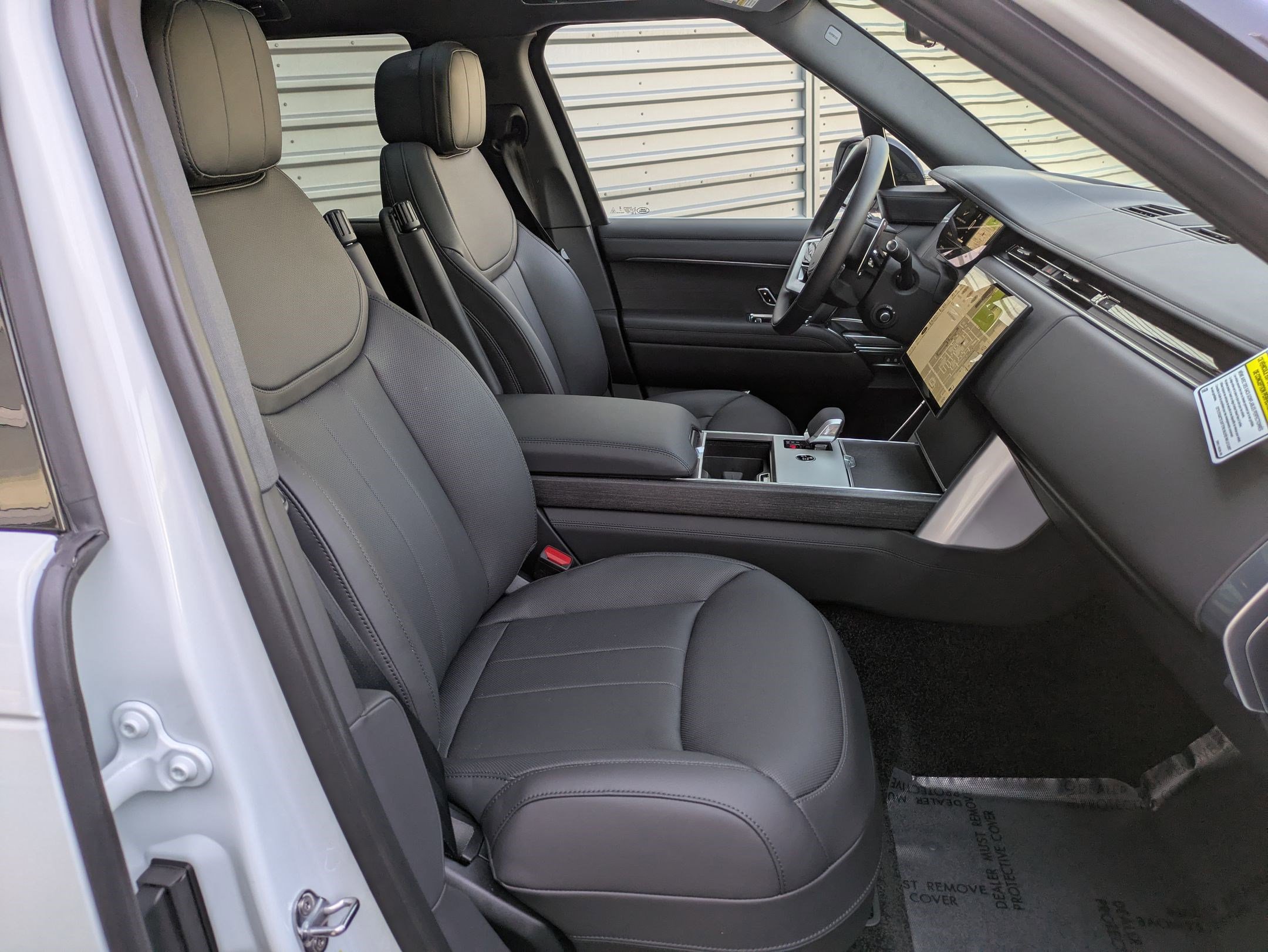 New 2025 Land Rover Range Rover Long Wheelbase SE image 31