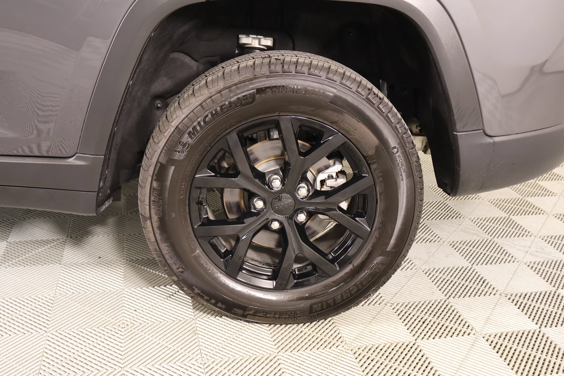 Used 2025 Jeep Grand Cherokee Altitude RWD image 19