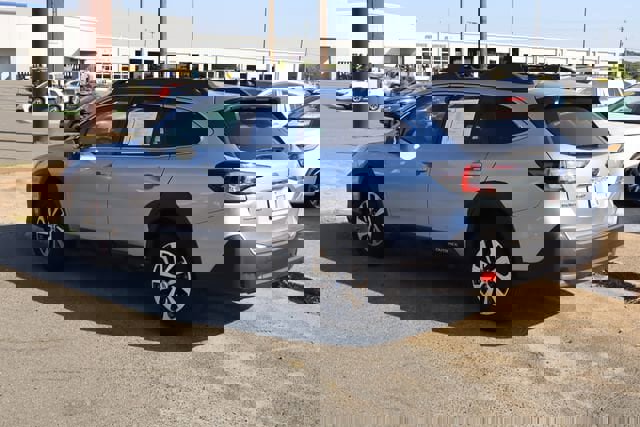 Certified 2025 Subaru Outback Premium image 6