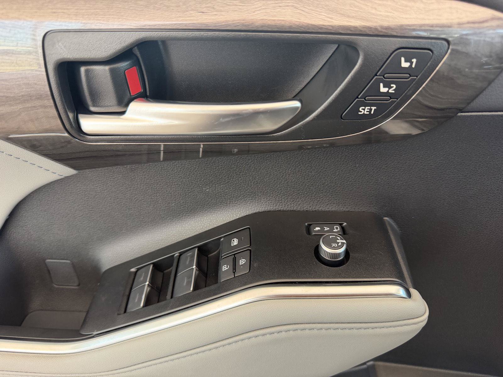New 2026 Toyota Highlander Limited AWD/4WD image 12