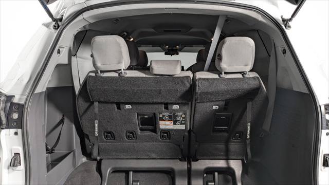 Used 2024 Toyota Sienna LE FWD image 18