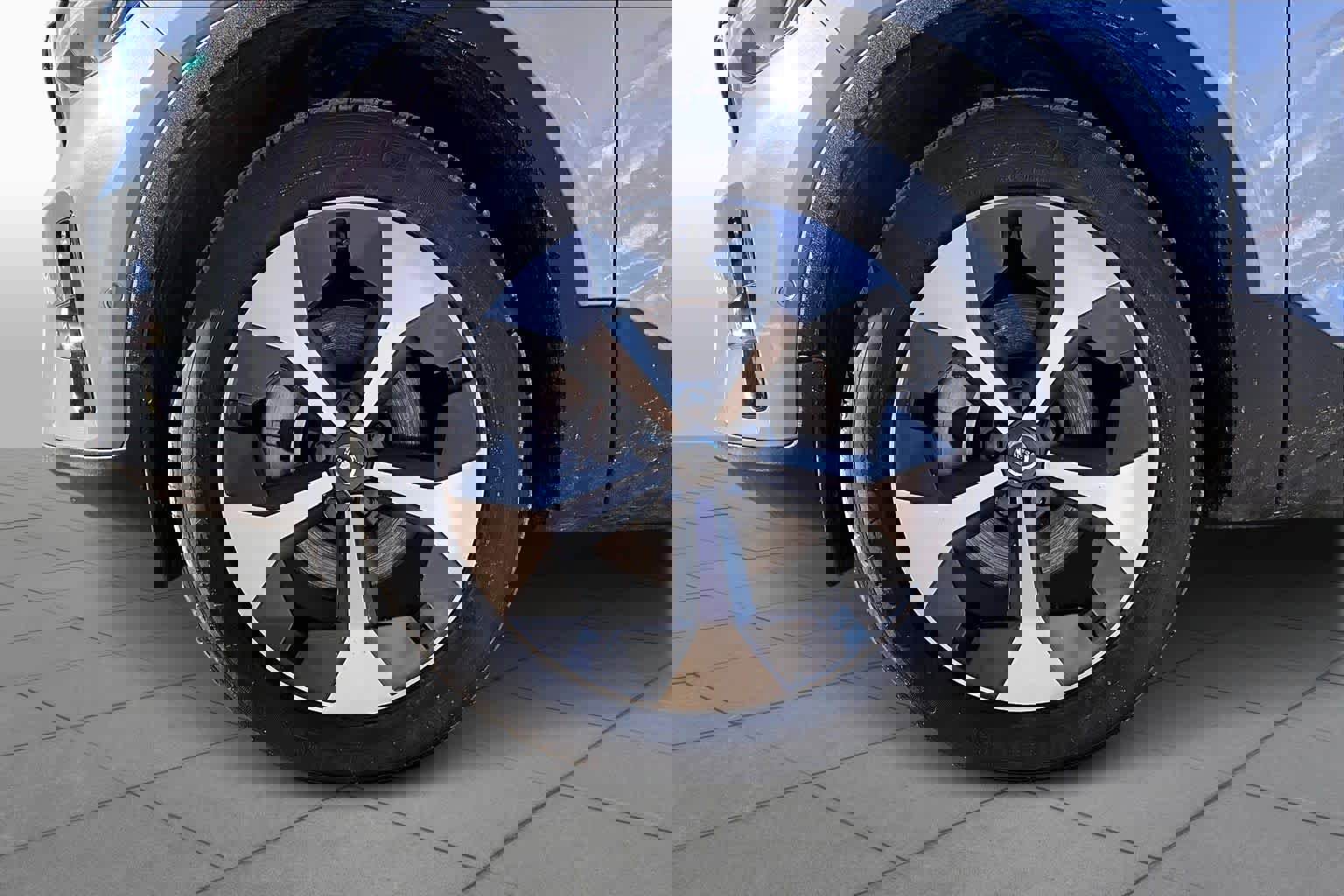 Certified 2024 Volvo XC40 B5 Plus w/ Protection Package Premier image 10