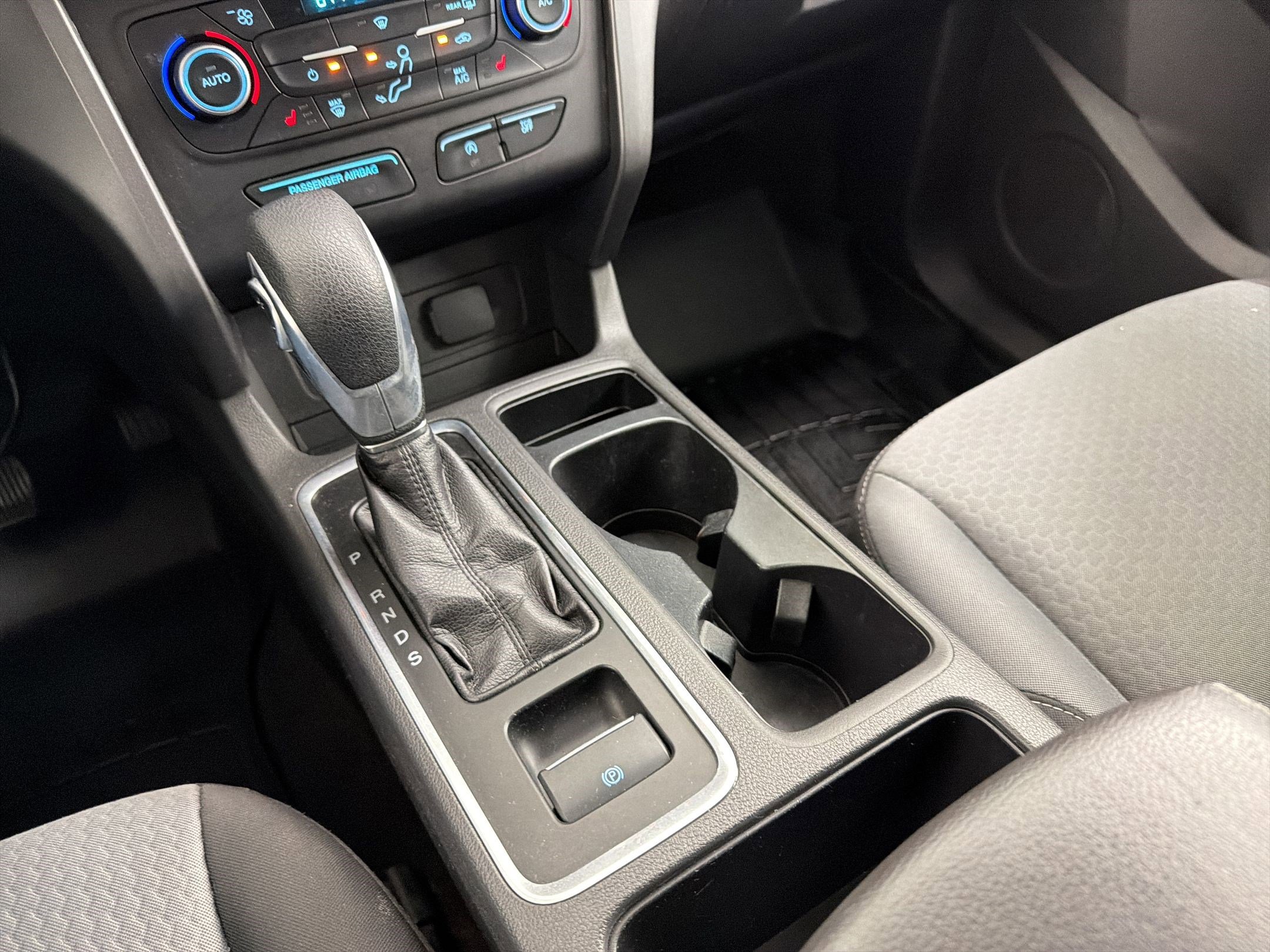 Used 2018 Ford Escape SE FWD image 16