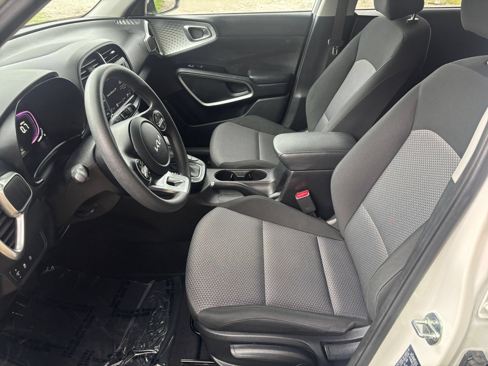 Used 2025 Kia Soul LX w/ LX Technology Package FWD image 25