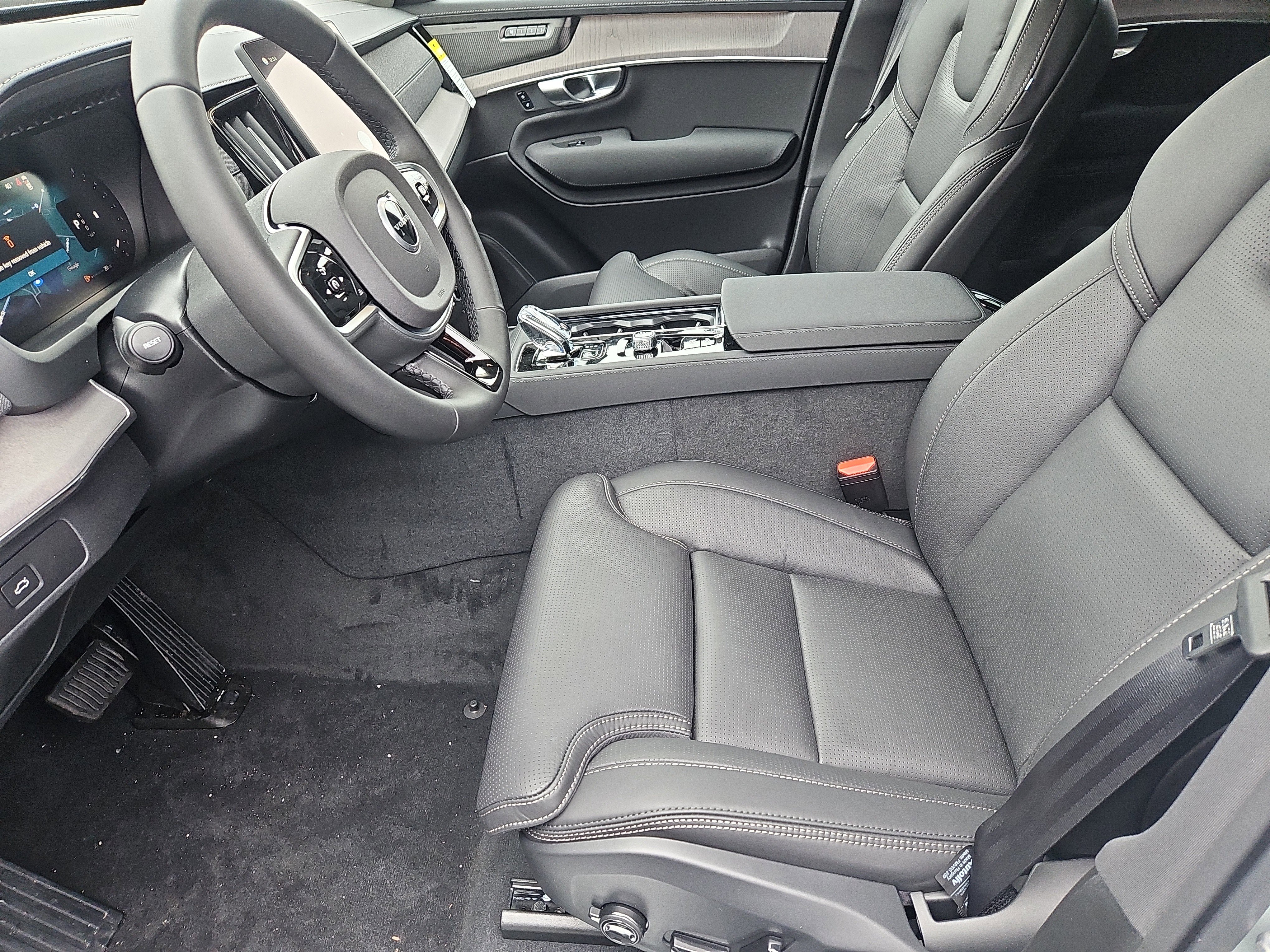 New 2026 Volvo XC90 B6 Ultra w/ Protection Package image 21