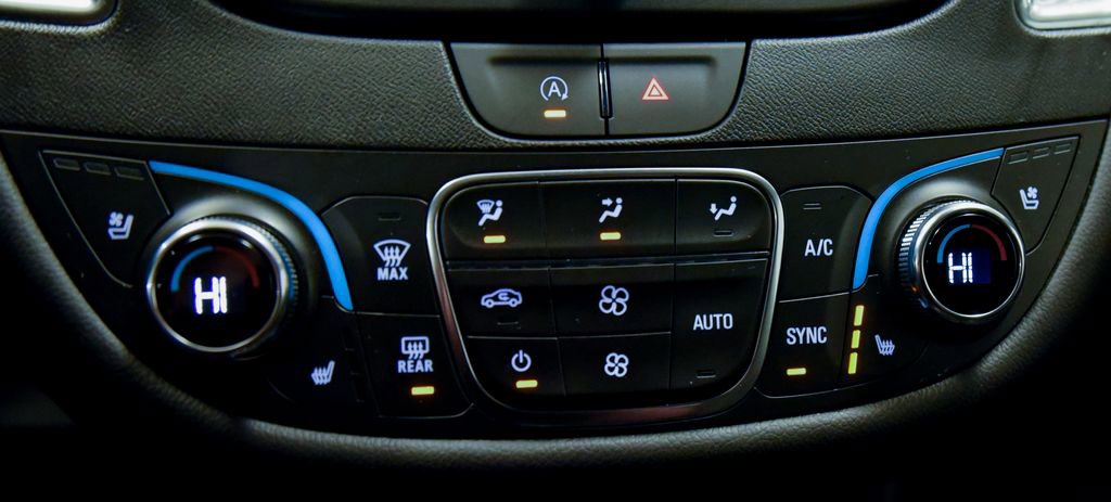 Used 2024 Chevrolet Malibu LT FWD image 24