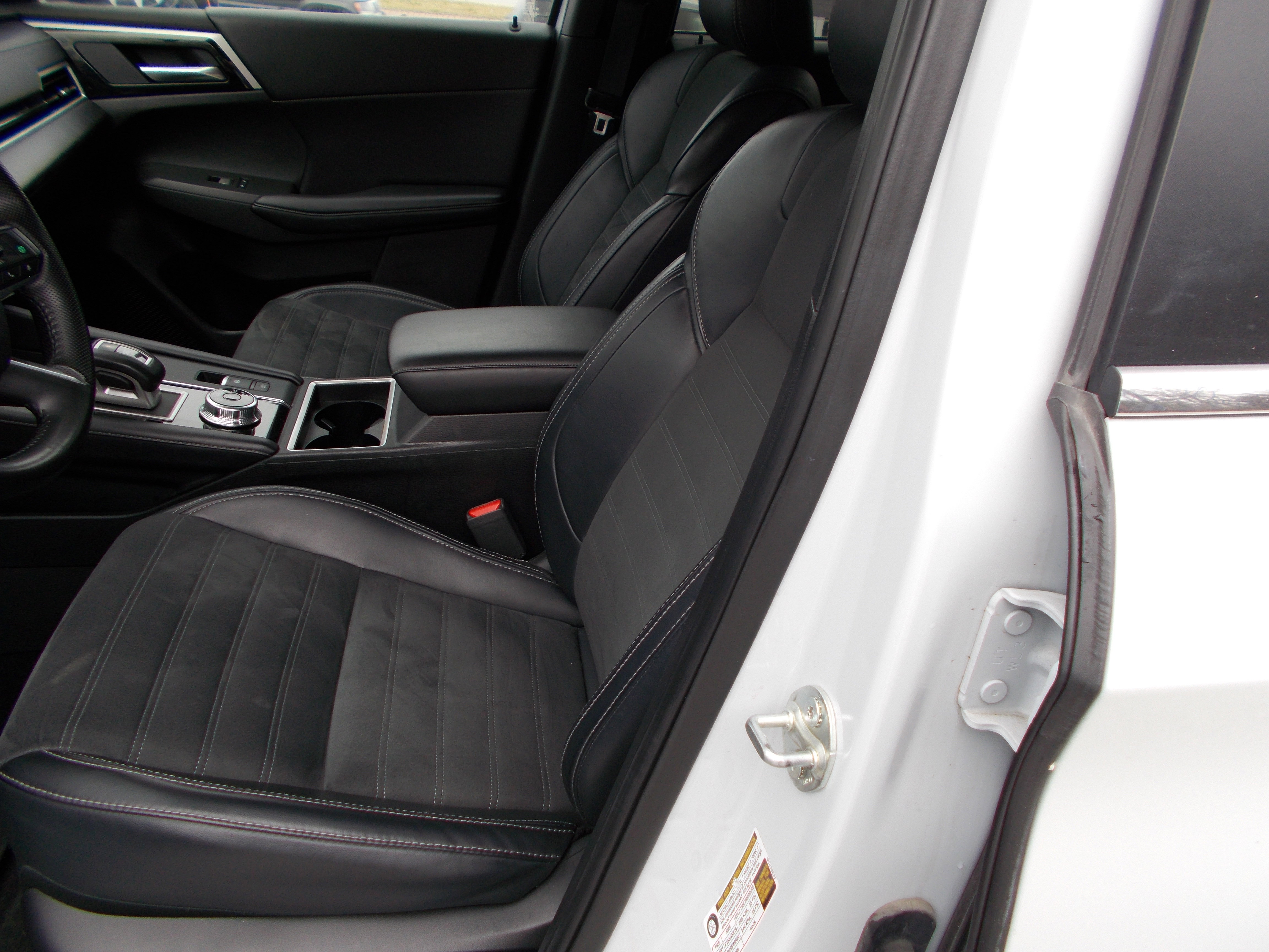 Used 2024 Mitsubishi Outlander SE FWD image 11