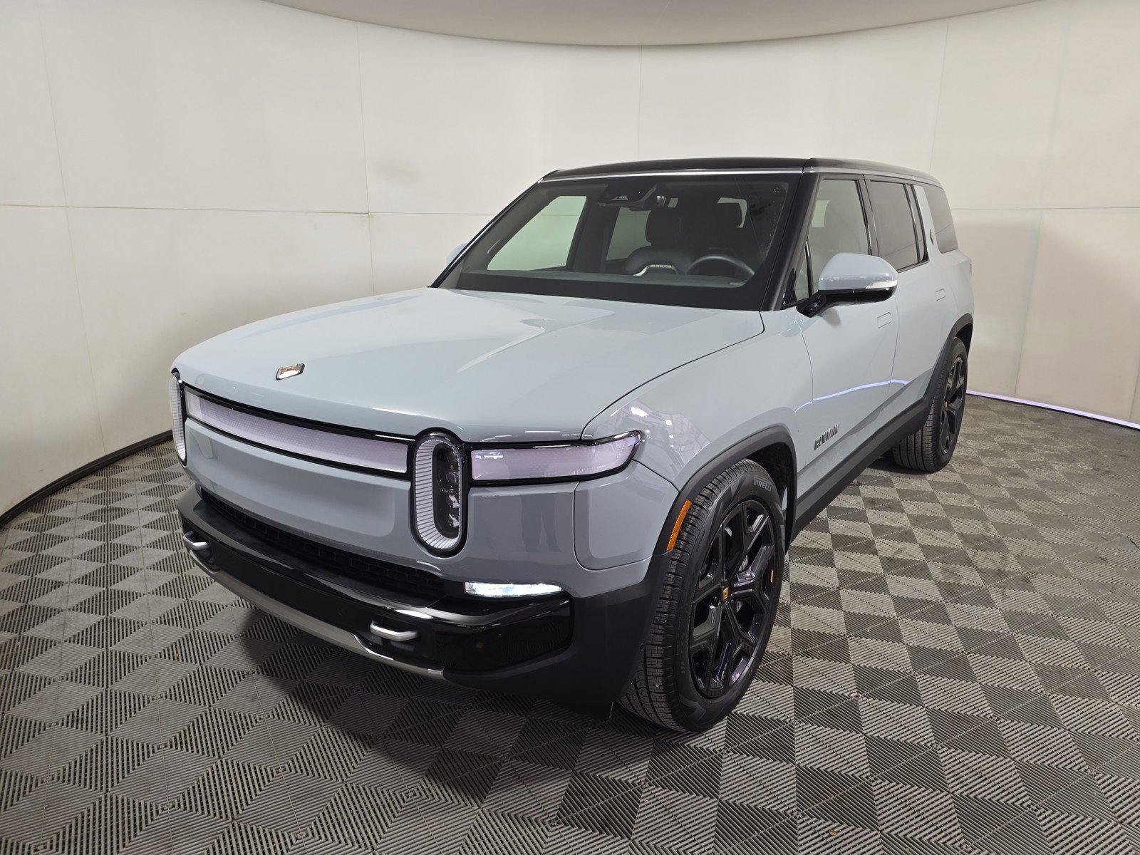 Used 2024 Rivian R1S Adventure