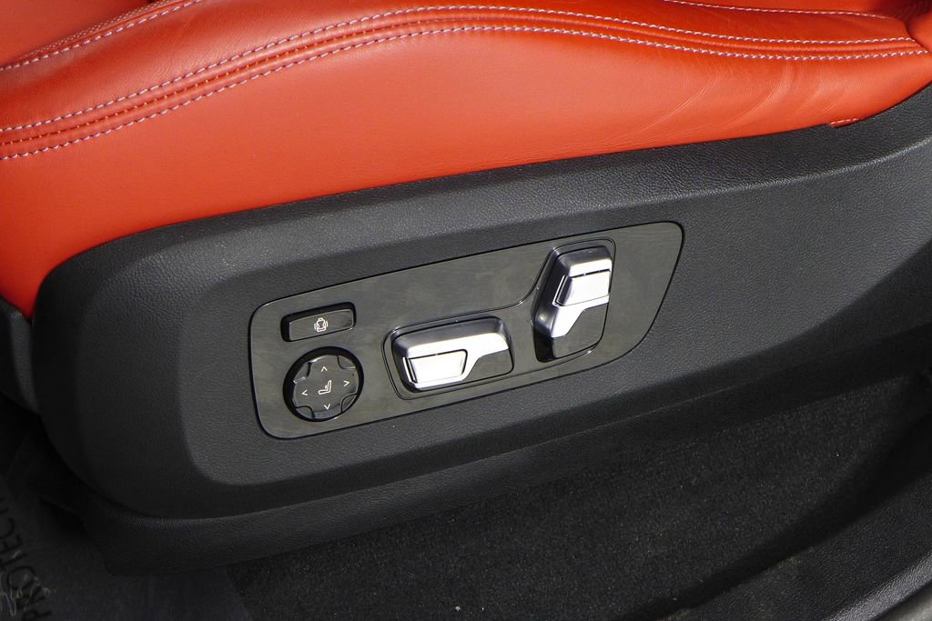 Used 2024 BMW X6 M Competition w/ Executive Package image 23