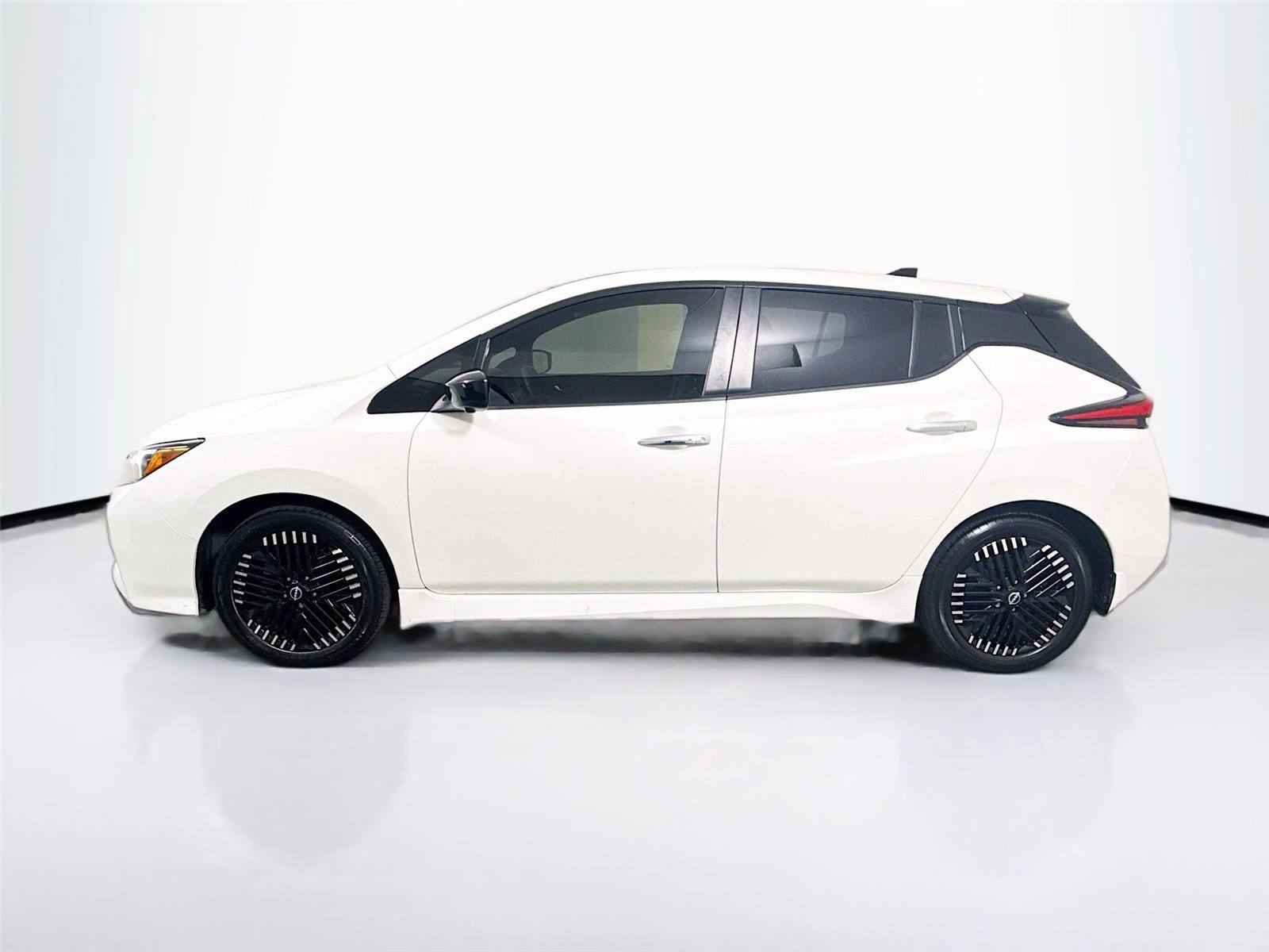 Used 2023 Nissan Leaf SV Plus image 17