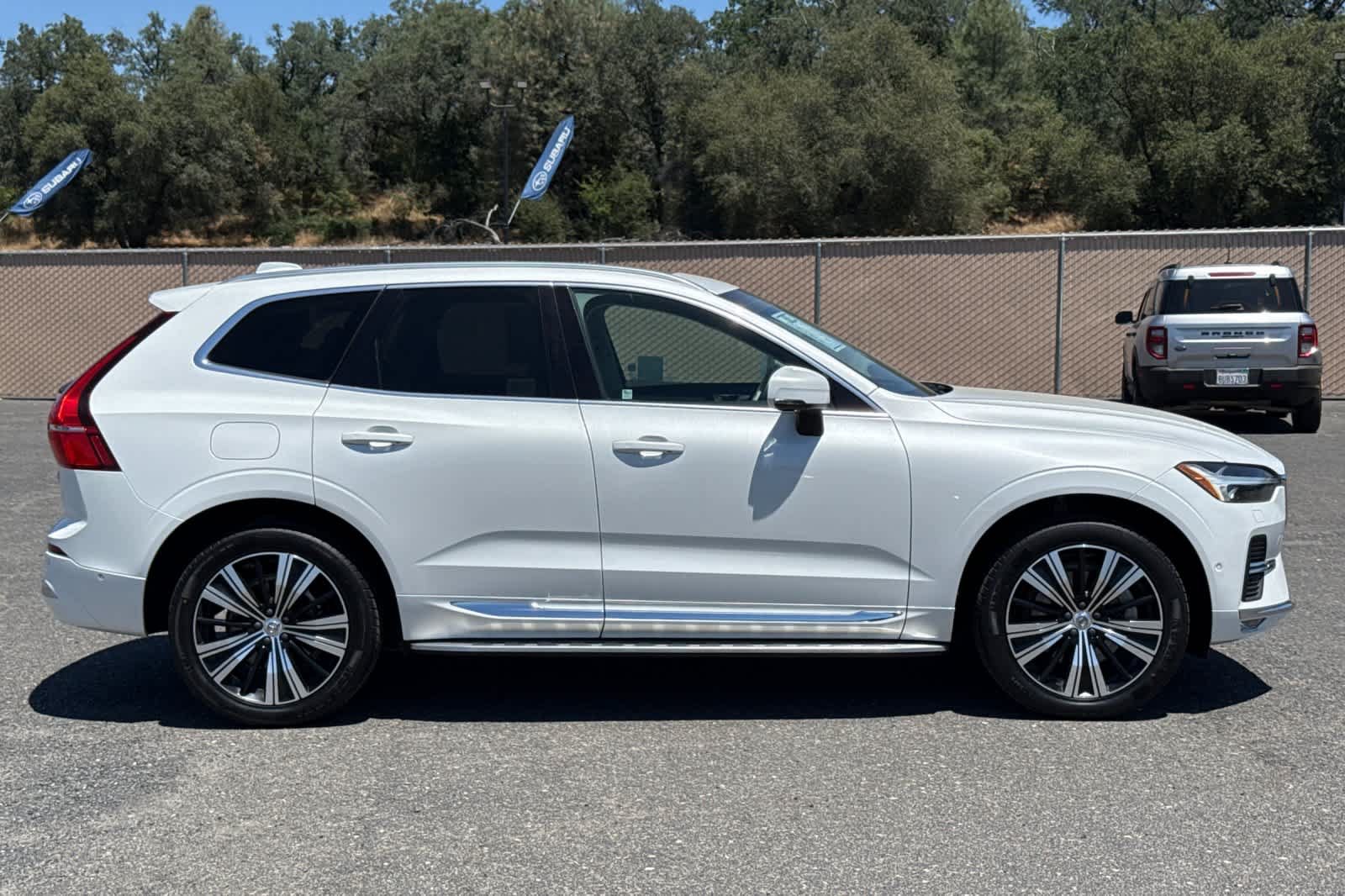Used 2022 Volvo XC60 B5 Inscription w/ Advanced Package FWD image 2