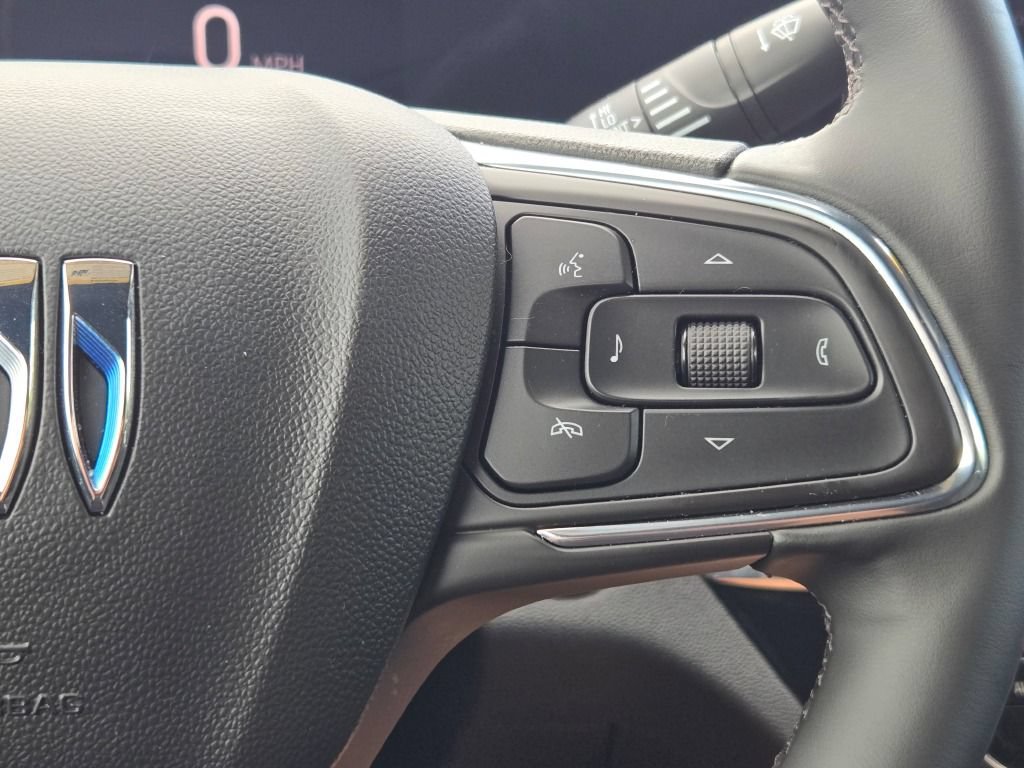 Used 2025 Buick Envista Sport Touring w/ Convenience I Package FWD image 34