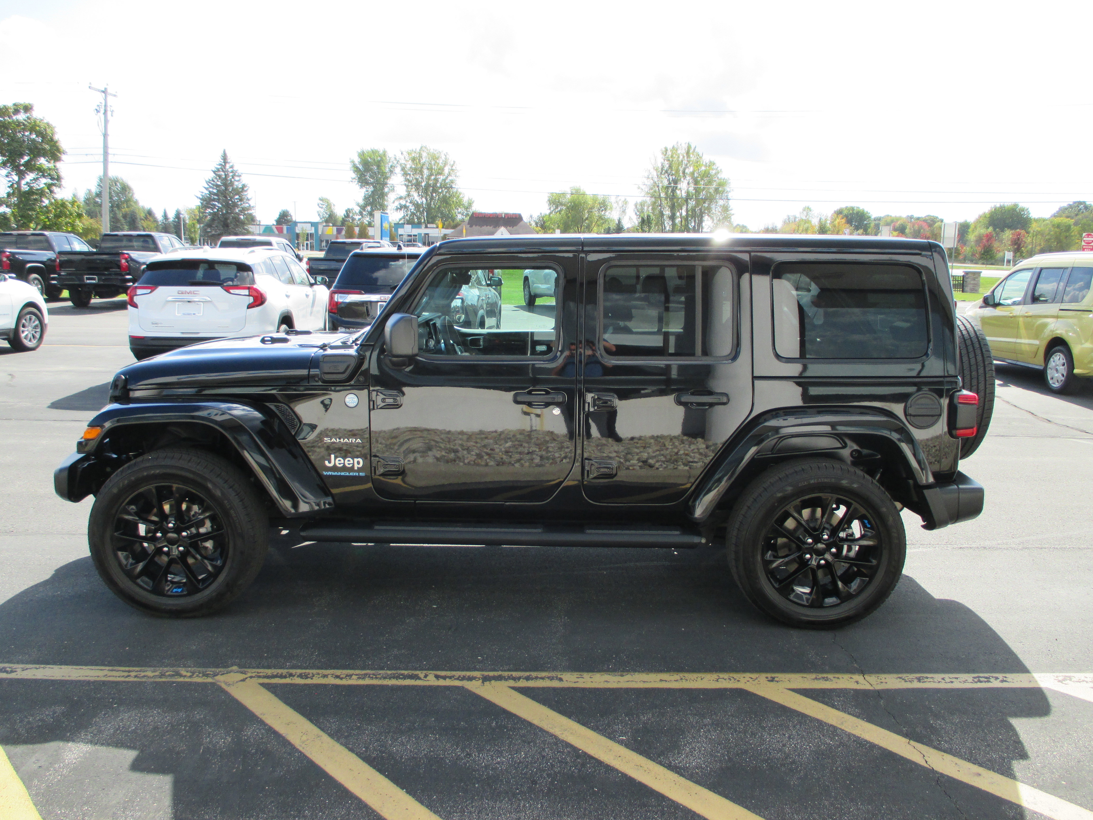 Used 2023 Jeep Wrangler Unlimited Sahara w/ Cold Weather Group image 6