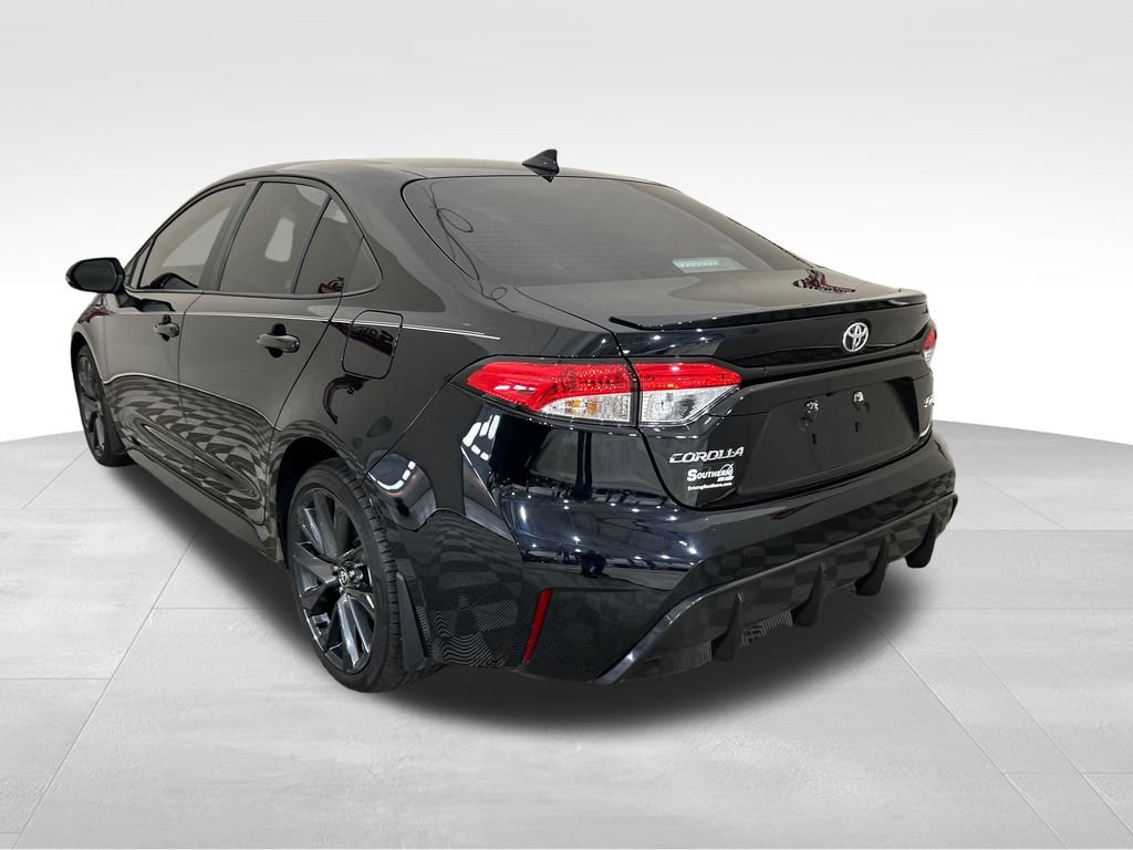 Used 2025 Toyota Corolla SE FWD image 3