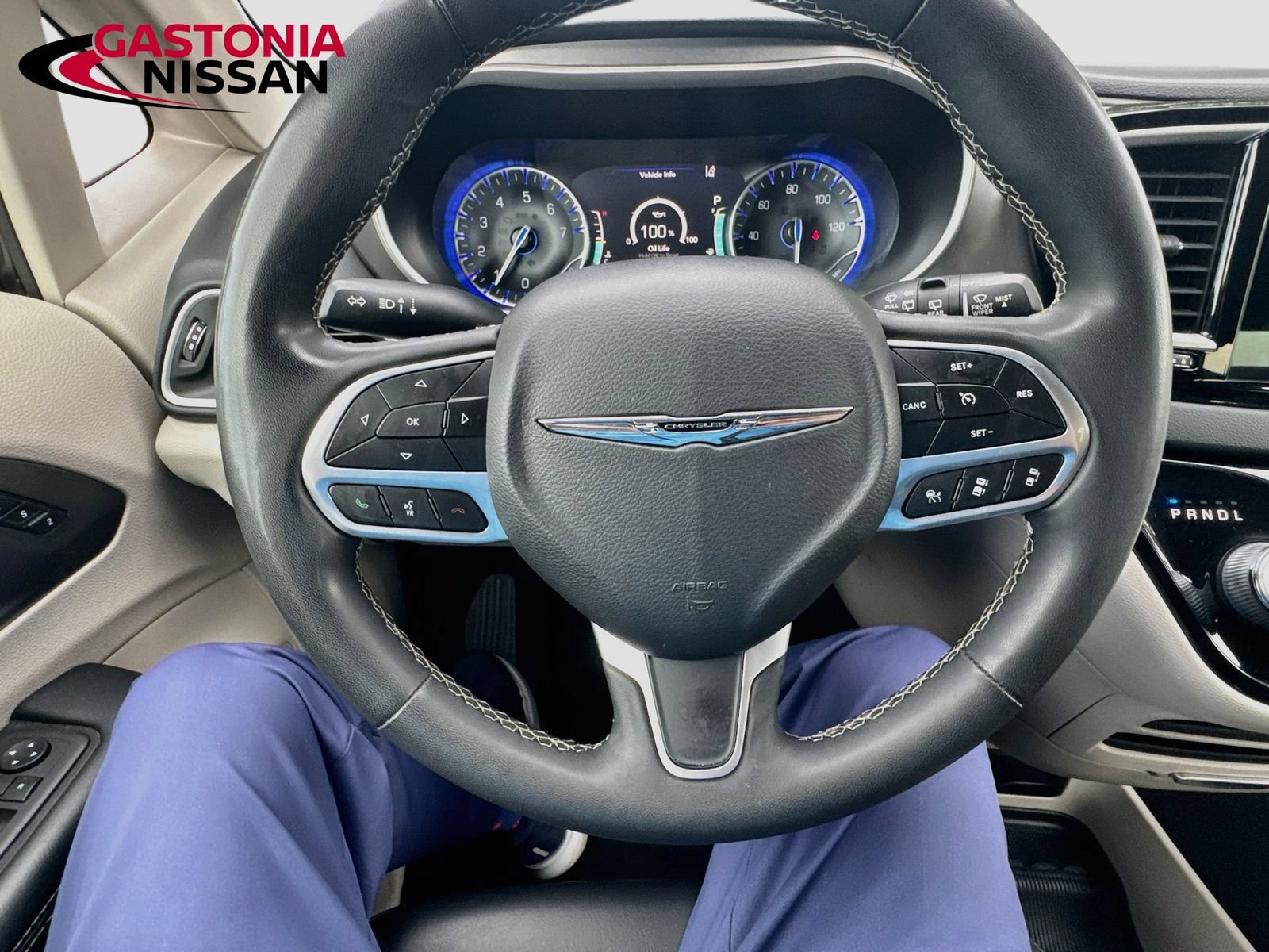 Used 2023 Chrysler Pacifica Touring-L FWD image 13