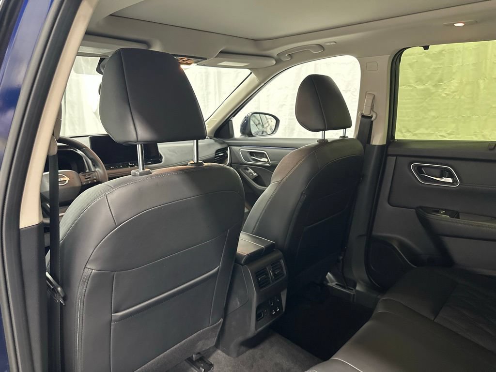 Used 2026 Nissan Rogue Platinum w/ Platinum Premium Package AWD/4WD image 48