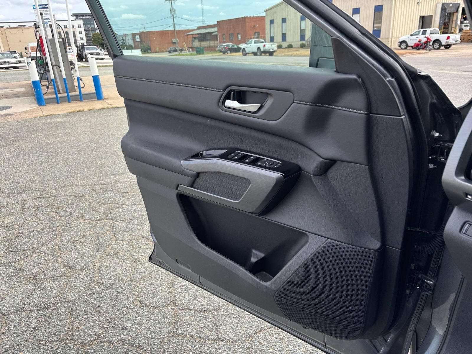 Used 2026 Nissan Pathfinder SL FWD image 18