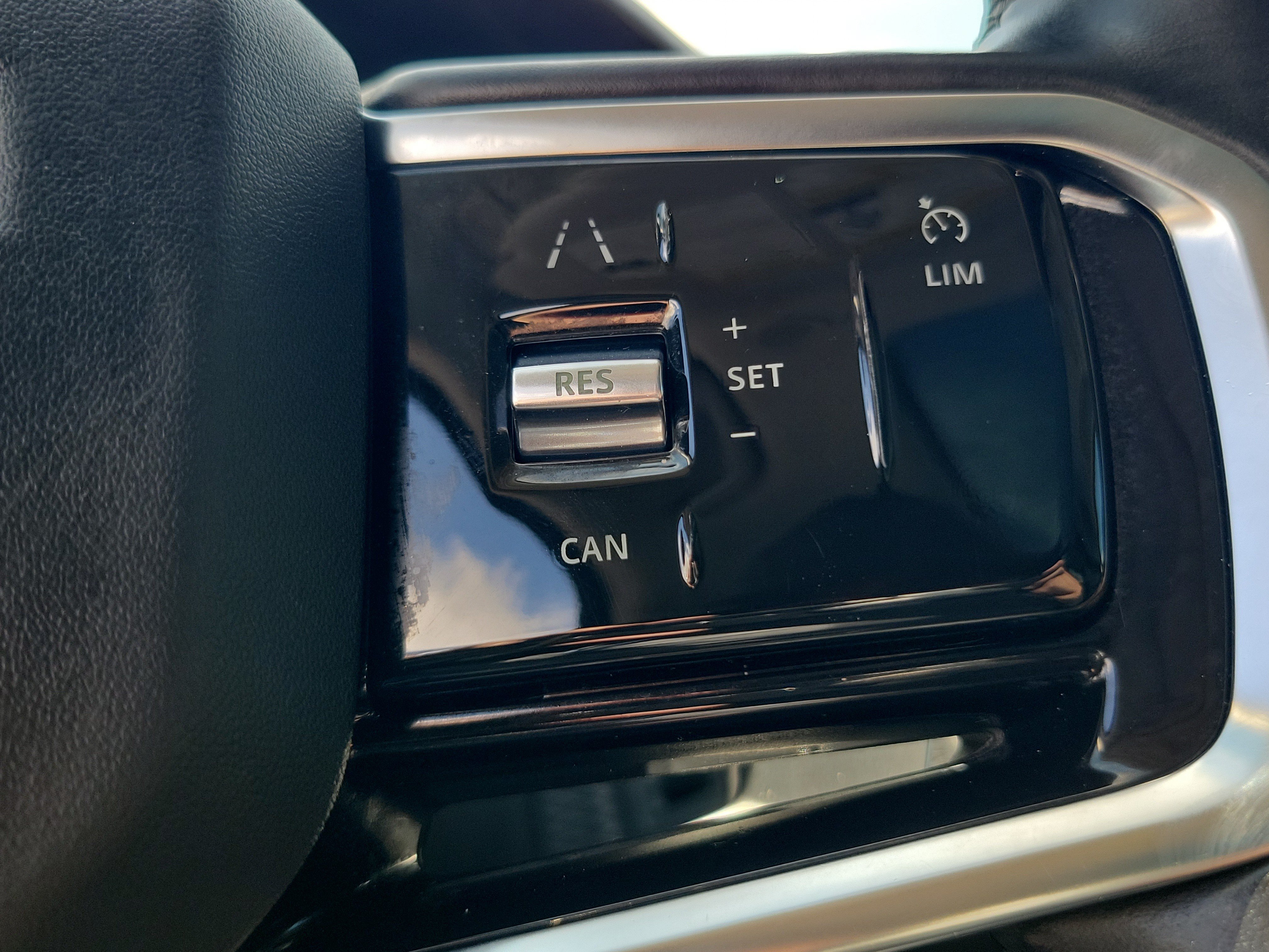 Used 2021 Land Rover Range Rover Velar S AWD/4WD image 30