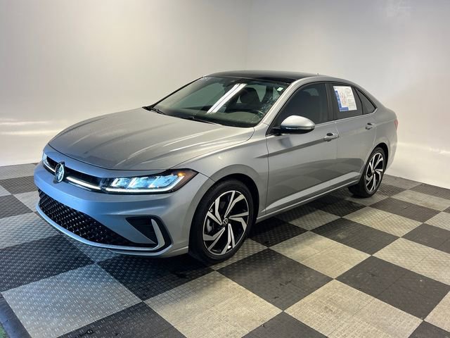 Certified 2025 Volkswagen Jetta SEL image 3