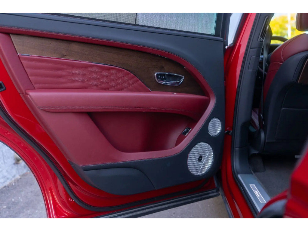 Used 2024 Bentley Bentayga Extended Wheelbase image 64