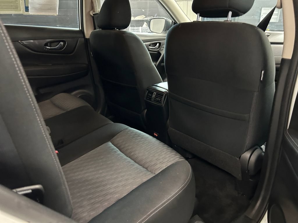 Used 2020 Nissan Rogue SV AWD/4WD image 19