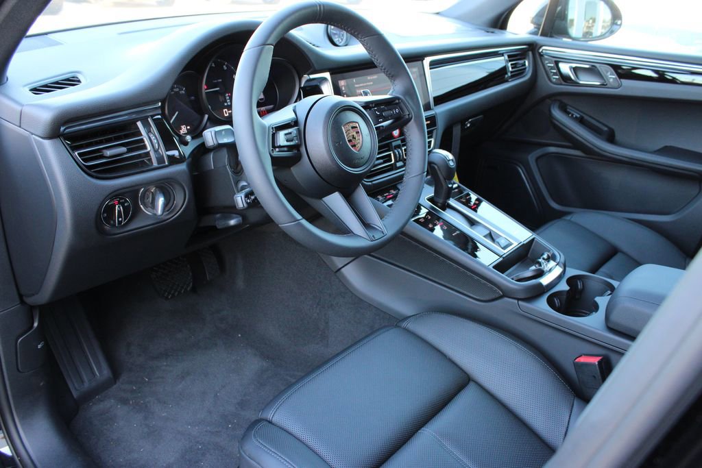 New 2025 Porsche Macan image 3