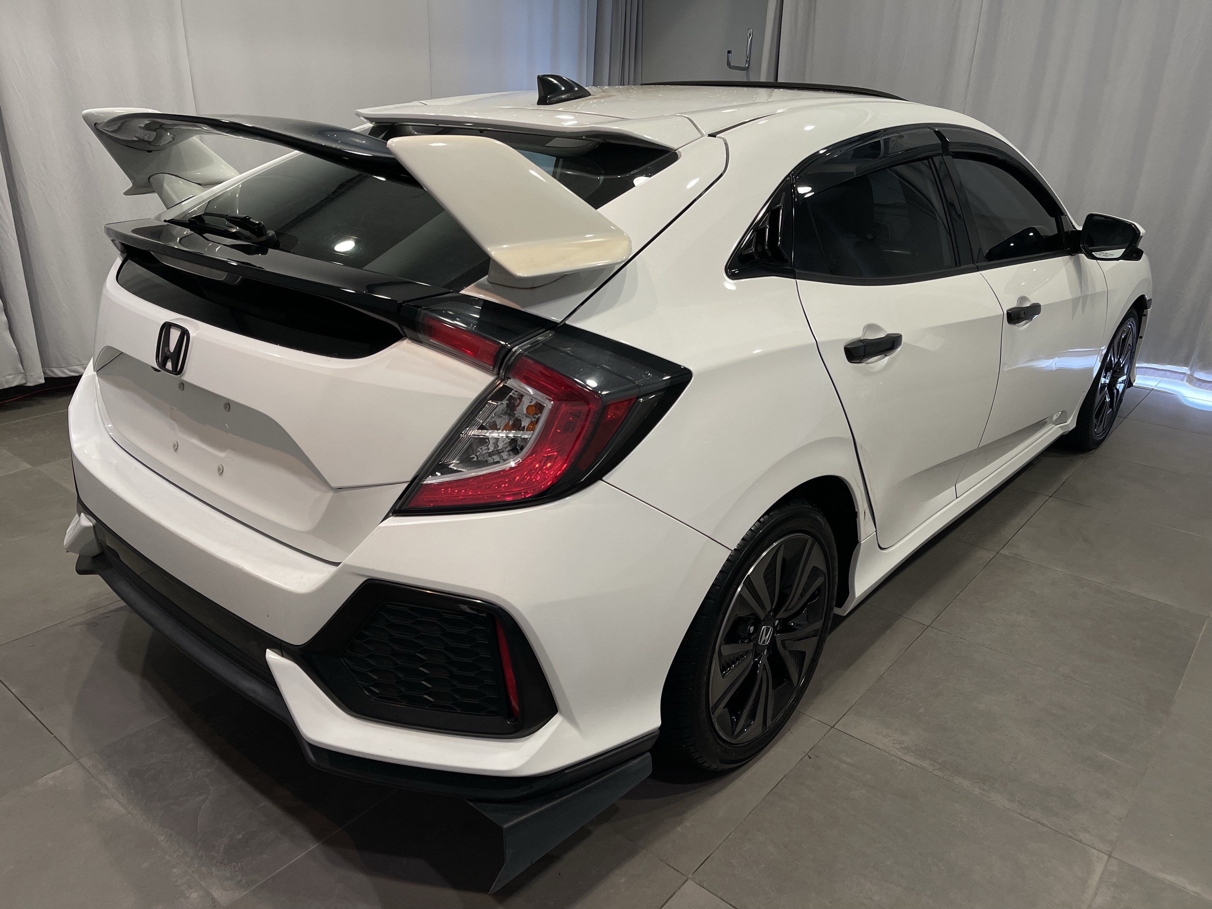 Used 2018 Honda Civic EX image 6