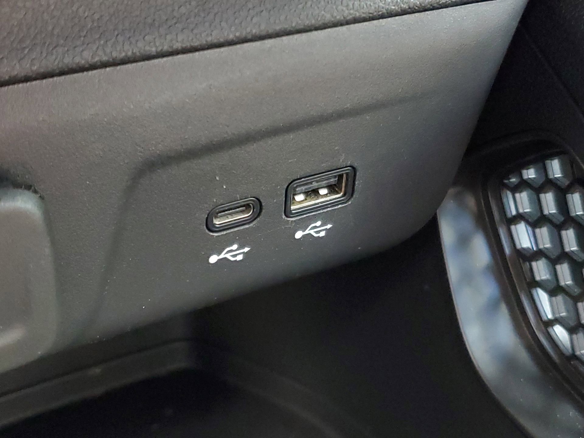 Used 2025 Chevrolet TrailBlazer LT image 28