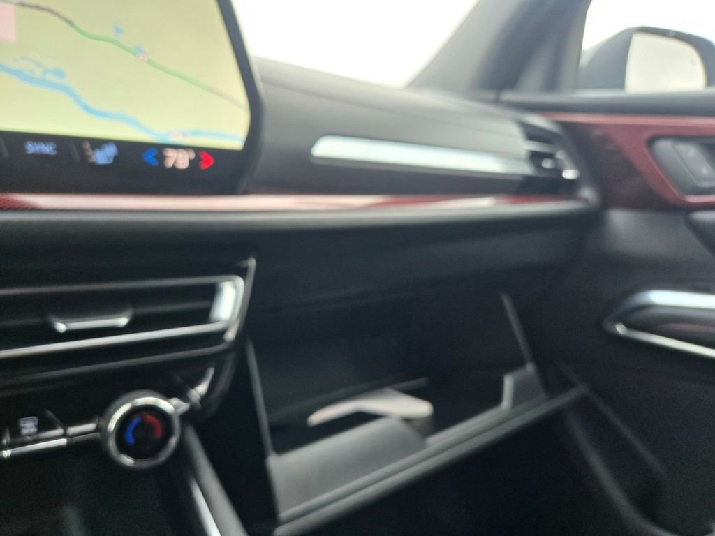 Used 2025 Chevrolet Traverse Z71 image 15