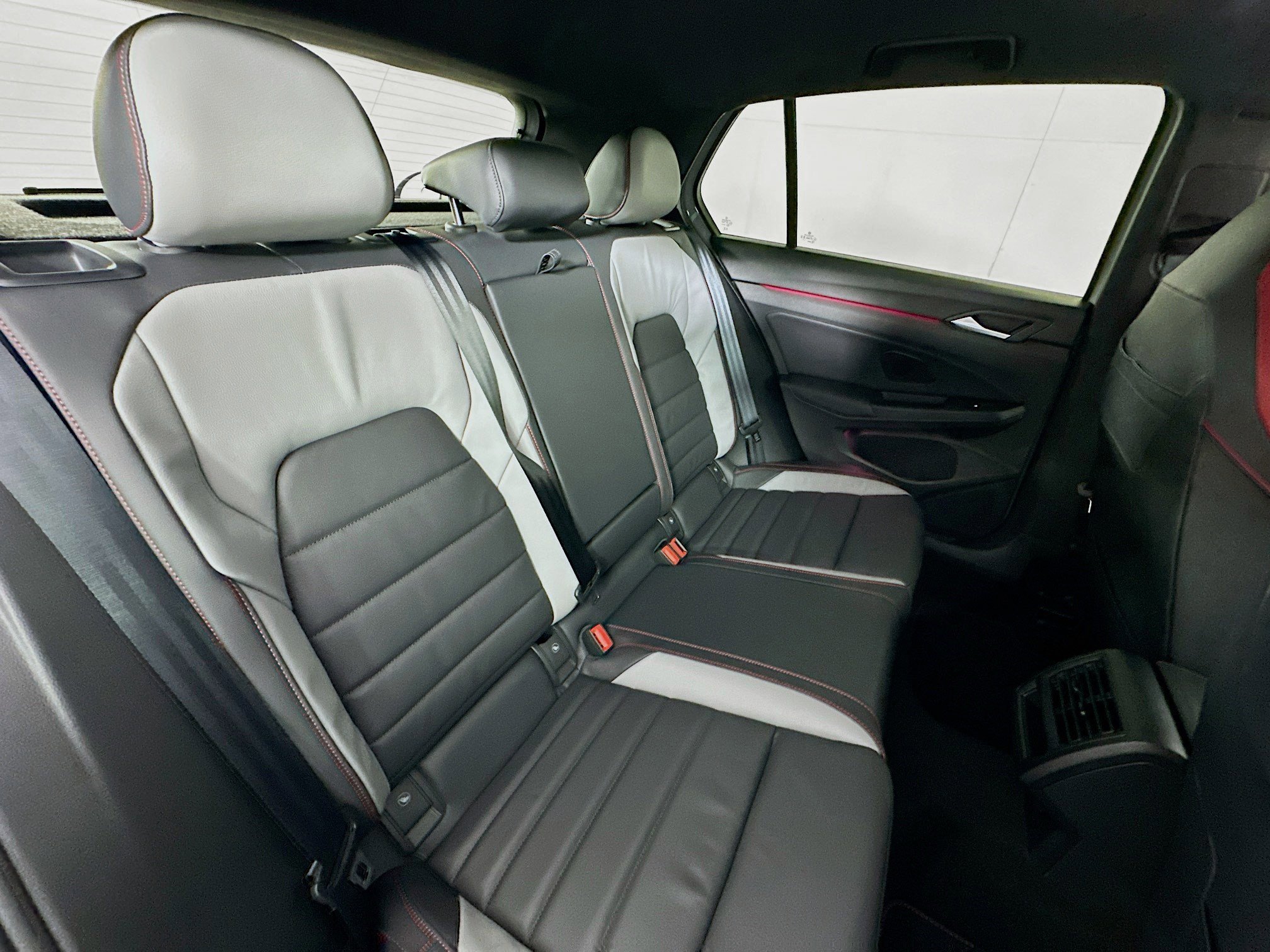 Used 2024 Volkswagen GTI SE image 27