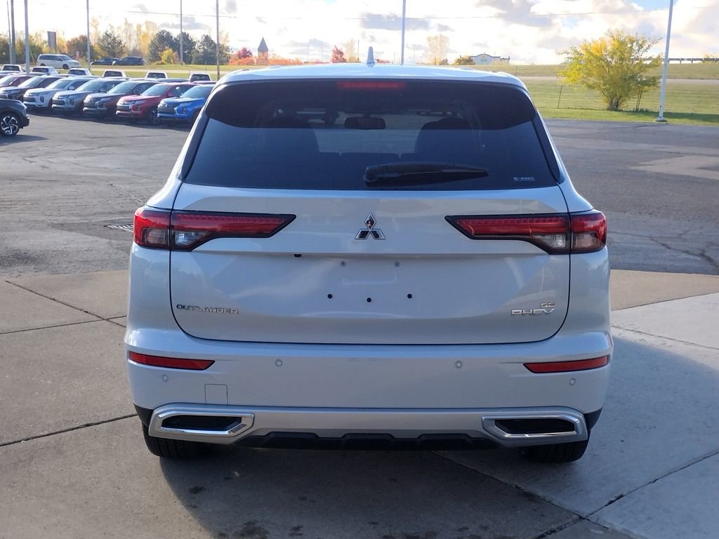 New 2025 Mitsubishi Outlander SE image 18