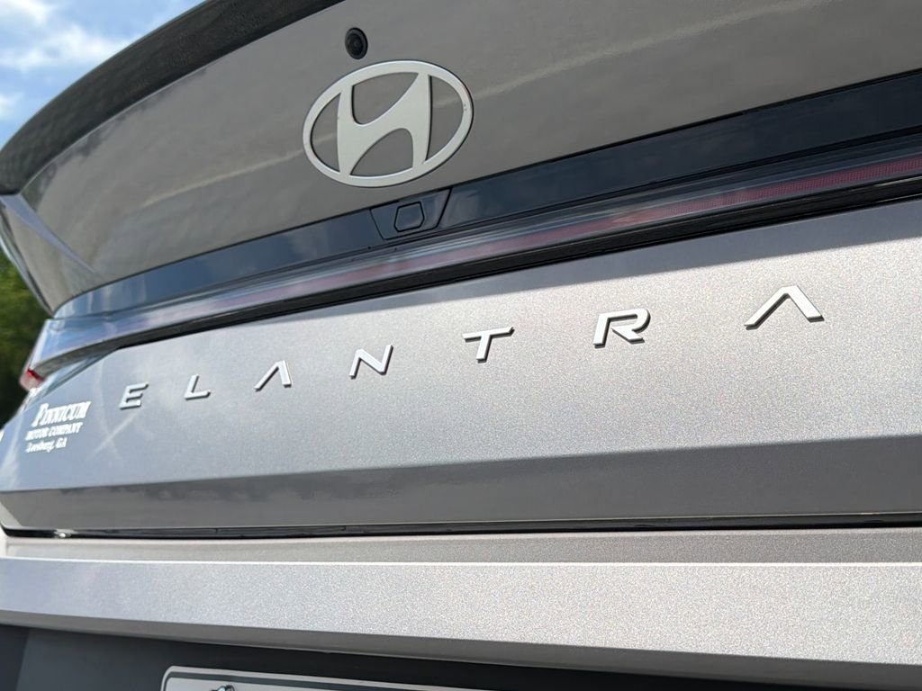 Used 2025 Hyundai Elantra Sport FWD image 16