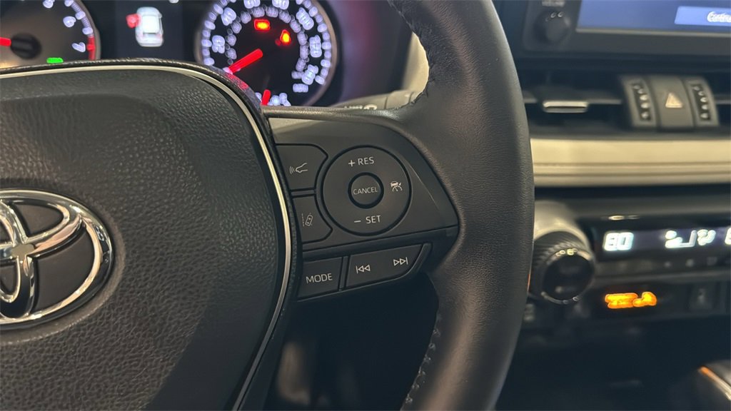 Used 2019 Toyota RAV4 XLE Premium image 31