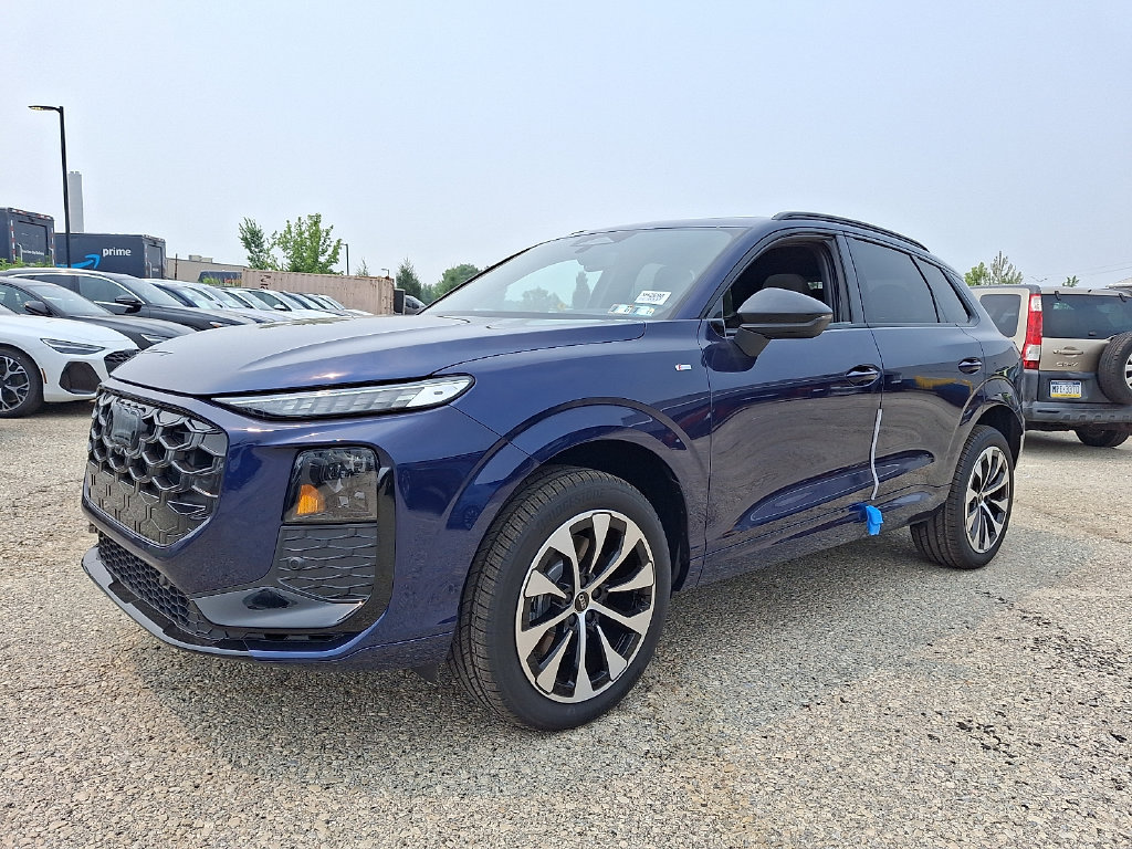 New 2026 Audi Q3 quattro 2.0T AWD/4WD image 2