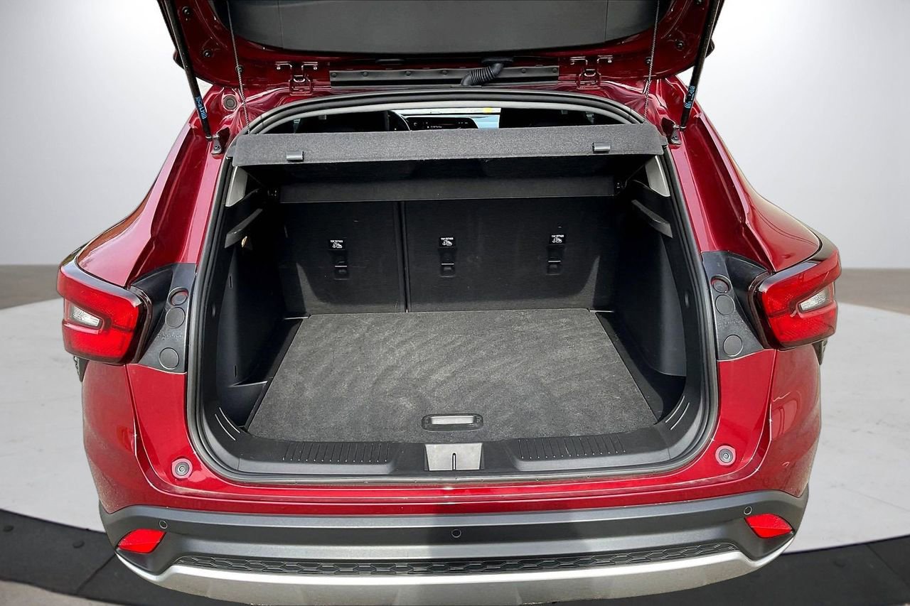 Used 2024 Chevrolet Trax LT w/ Driver Confidence Package image 24