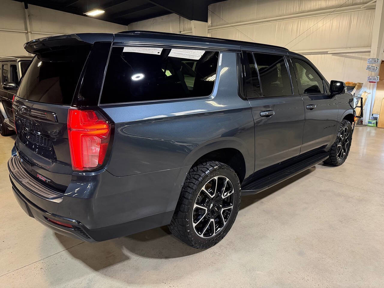 Used 2021 Chevrolet Suburban RST w/ Luxury Package AWD/4WD image 6