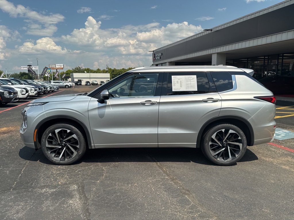 Used 2024 Mitsubishi Outlander SEL image 11