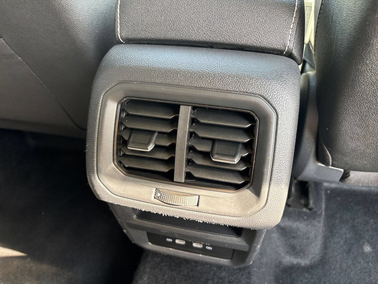 Used 2026 Volkswagen Taos SE FWD image 19