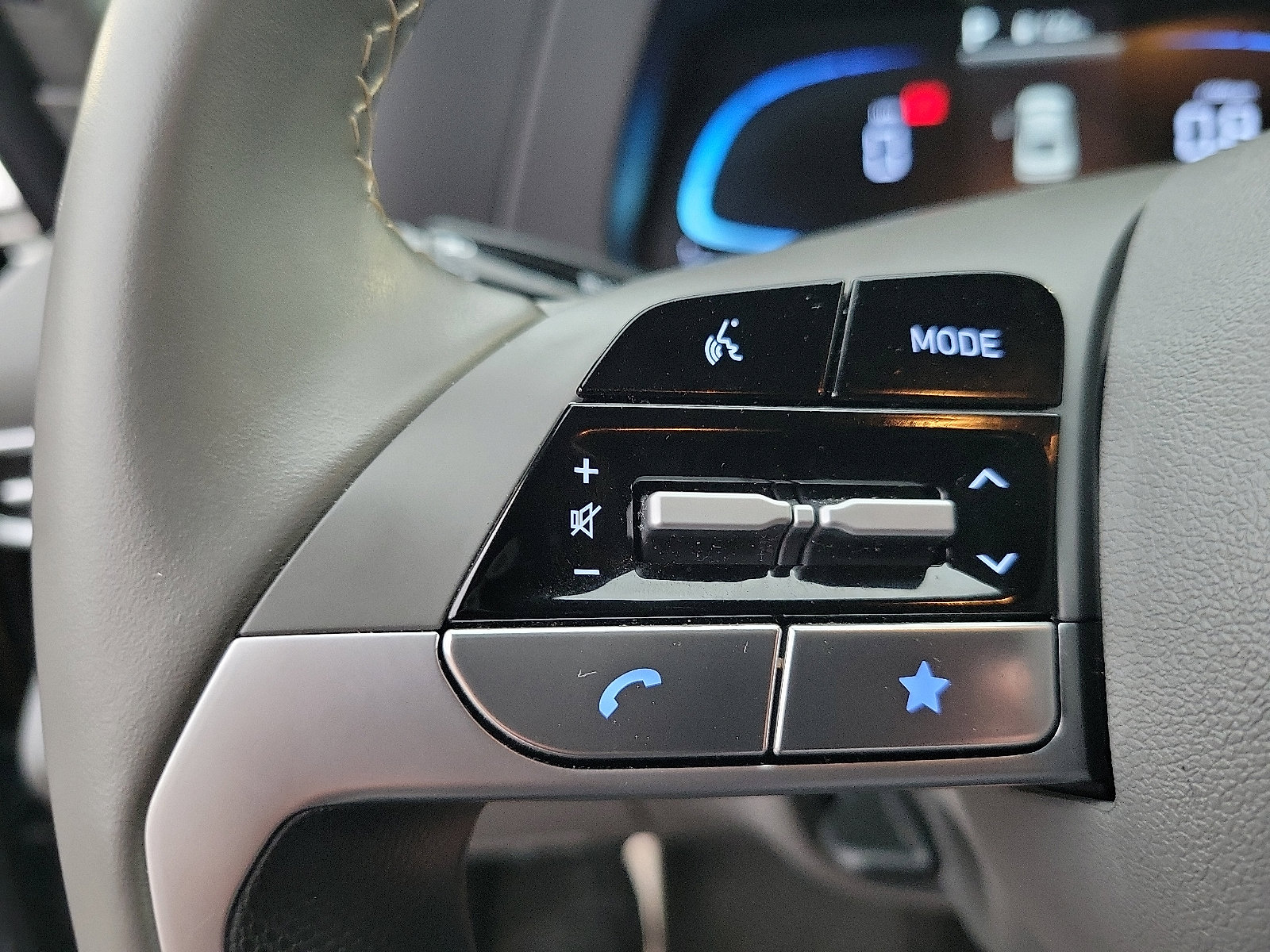 Certified 2025 Hyundai Elantra Sport image 5