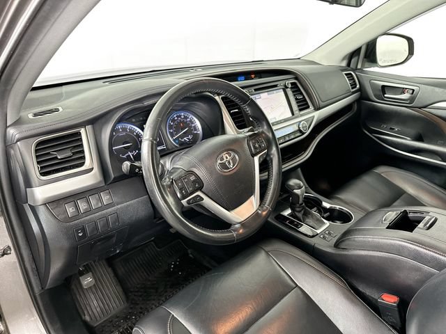 Used 2019 Toyota Highlander XLE AWD/4WD image 18